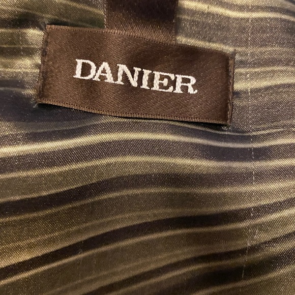 Vintage Danier leather jacket designed in Canada. Perfect cond, with 6 pockets! - Picture 5 of 7